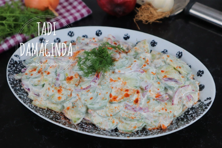 Soğanlı Yoğurtlu Salatalık Mezesi