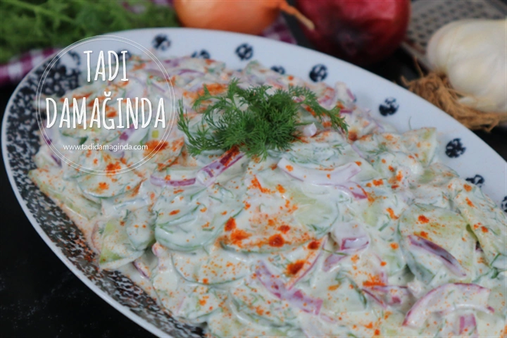 Soğanlı Yoğurtlu Salatalık Mezesi