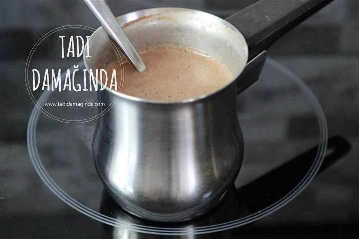 Kakaolu Baharatlı Sıcak Vegan Süt