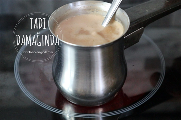 Kakaolu Baharatlı Sıcak Vegan Süt