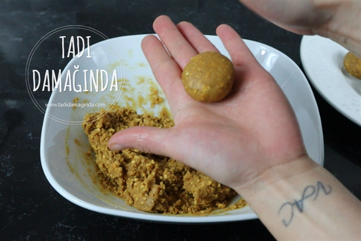 4 Malzemeli Helva Tadında Pişmeyen Leblebi Kurabiye (Unsuz Şekersiz)