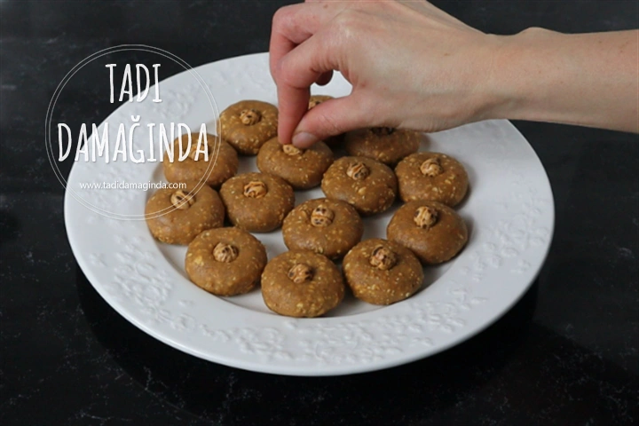 4 Malzemeli Helva Tadında Pişmeyen Leblebi Kurabiye (Unsuz Şekersiz)