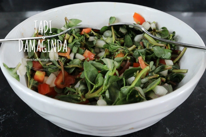 Domatesli Soğanlı Semizotu Salatası