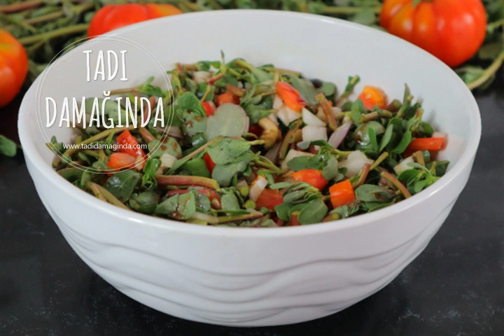 Domatesli Soğanlı Semizotu Salatası