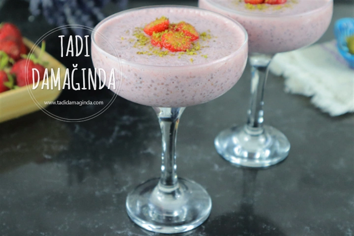 Şekersiz Çilekli Chia Puding