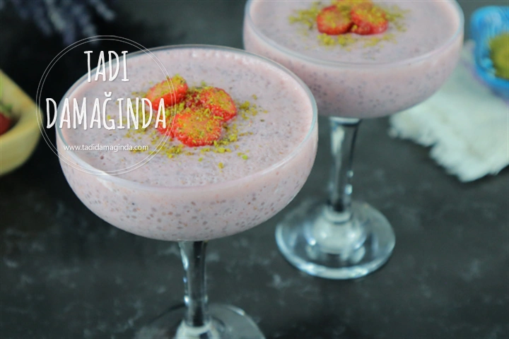 Şekersiz Çilekli Chia Puding