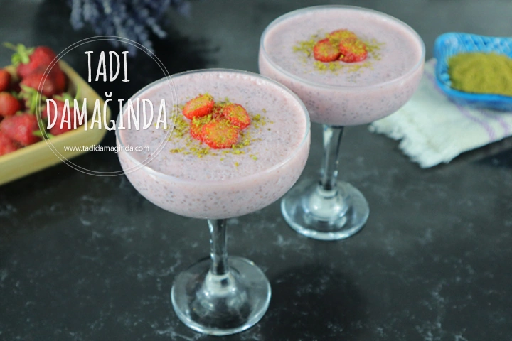 Şekersiz Çilekli Chia Puding