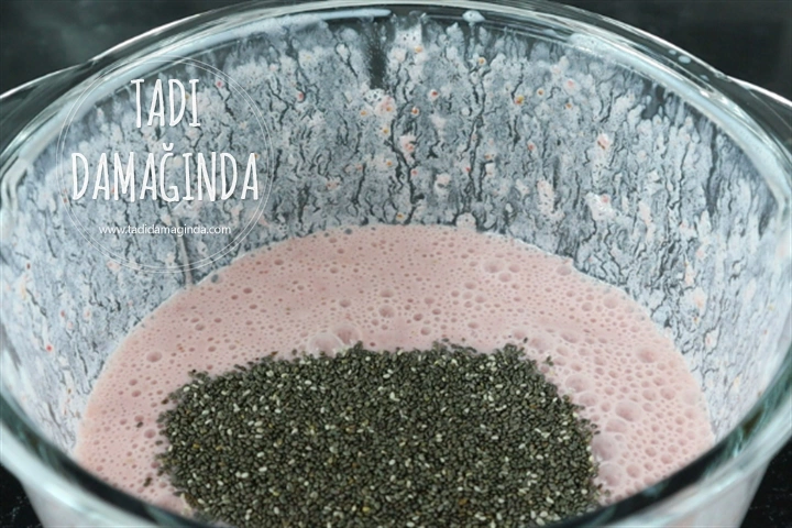 Şekersiz Çilekli Chia Puding