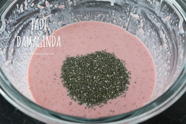 Laktozsuz Kazeinsiz Çilekli Chia Puding