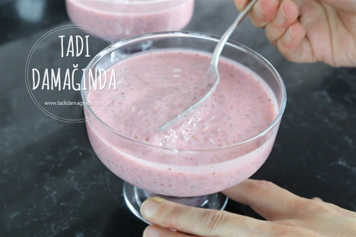 Laktozsuz Kazeinsiz Çilekli Chia Puding