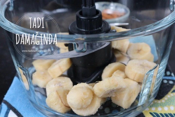 2 Malzemeli Bademli Muz Dondurması