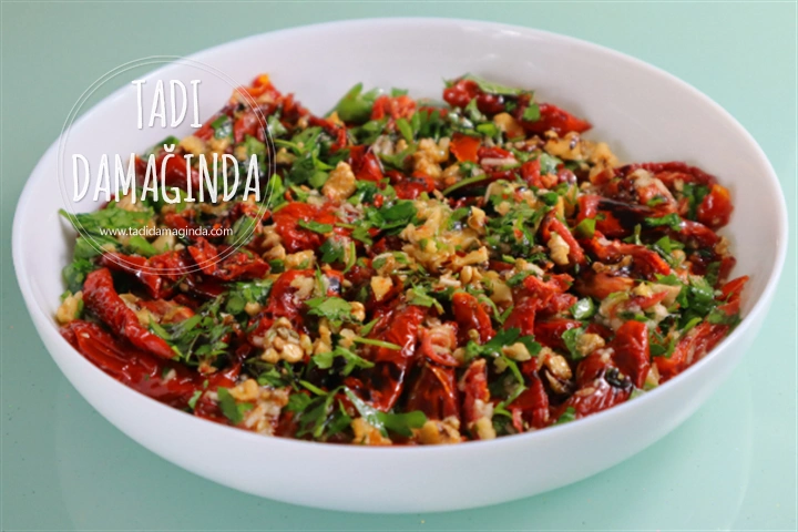 Az Malzemeli Çok Lezzetli Kuru Domates Salatası