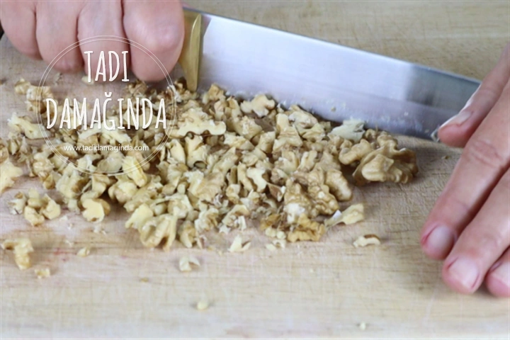 Az Malzemeli Çok Lezzetli Kuru Domates Salatası