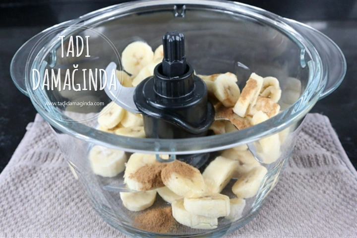 3 Malzemeli Cevizli Tarçınlı Muz Dondurması