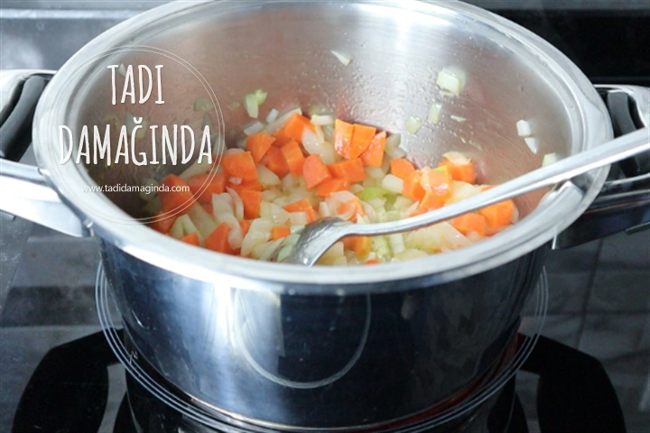 Salçalı Mercimek Çorbası (Unsuz)