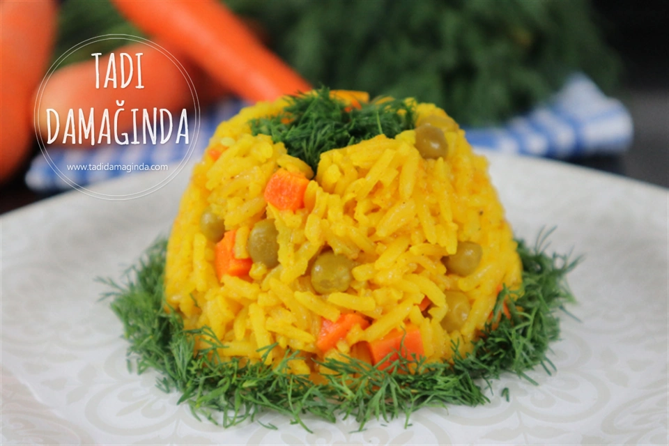Zerdeçallı Bezelyeli Havuçlu Pilav