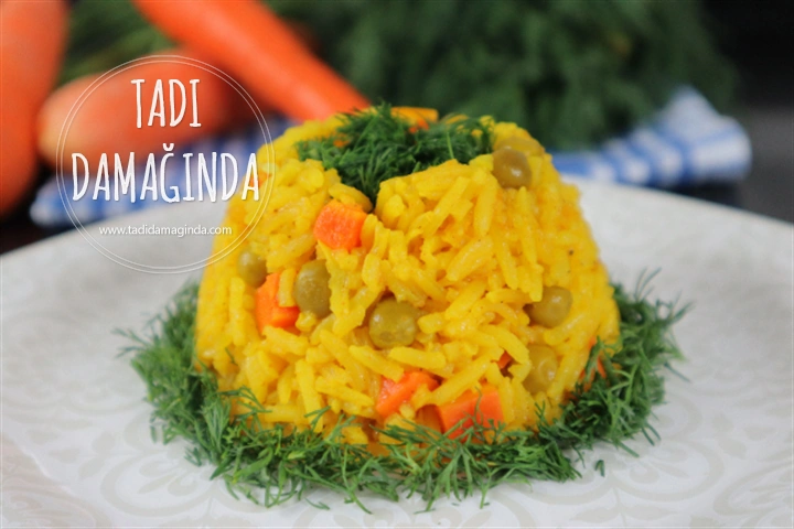 Zerdeçallı Bezelyeli Havuçlu Pilav