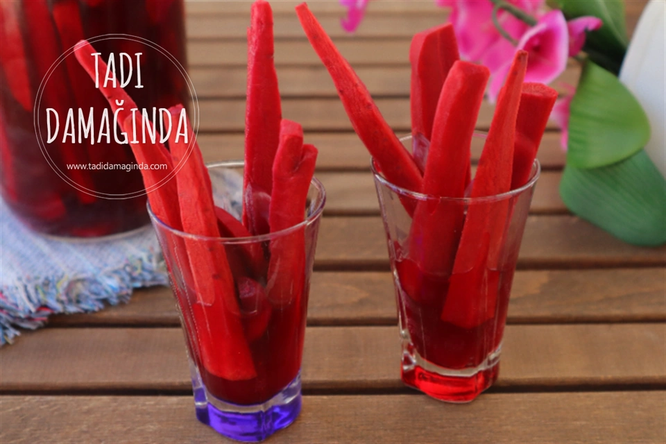 Zencefilli Sarımsaklı Siyah (Mor) Havuç Turşusu