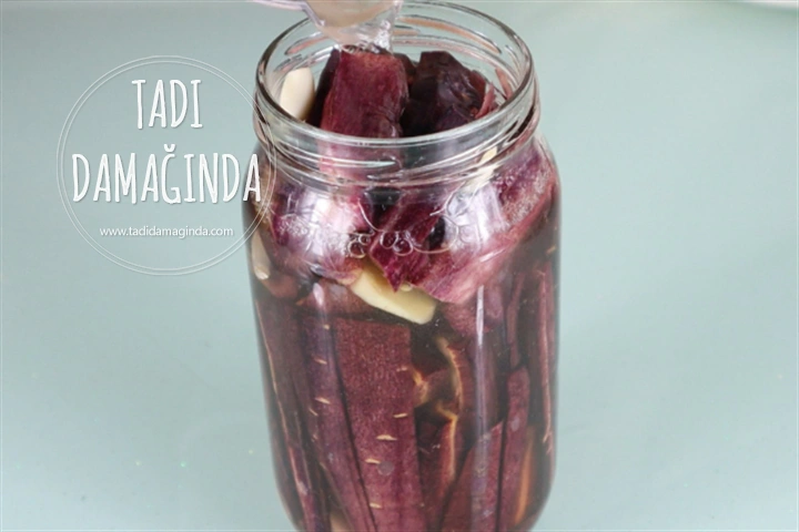 Zencefilli Sarımsaklı Siyah (Mor) Havuç Turşusu