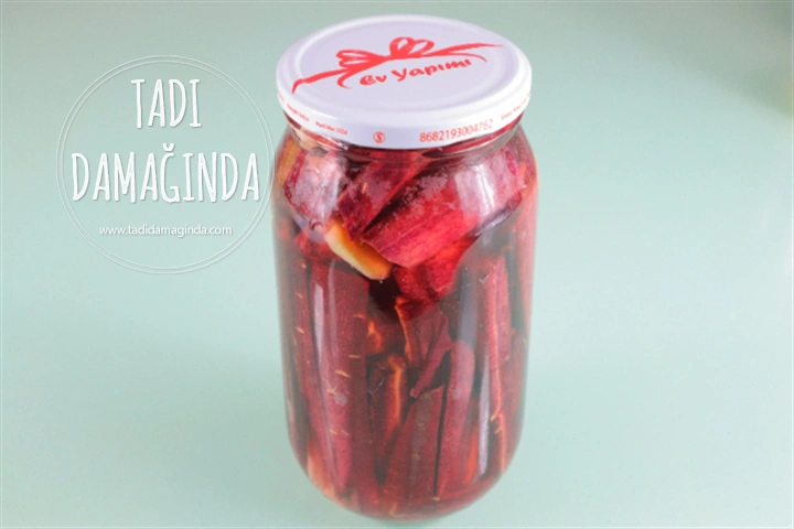 Zencefilli Sarımsaklı Siyah (Mor) Havuç Turşusu
