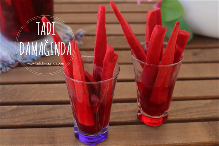 Zencefilli Sarımsaklı Siyah (Mor) Havuç Turşusu