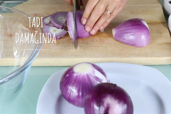 Kişnişli Karabiberli Mor (Kırmızı) Soğan Turşusu