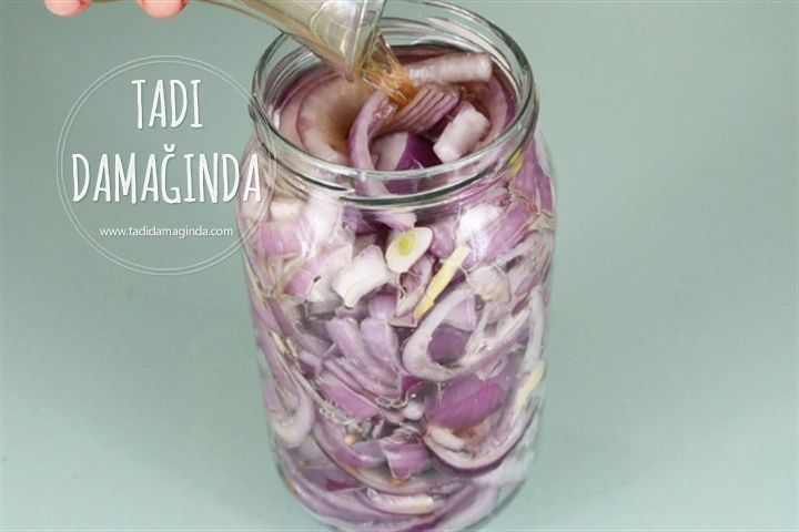 Kişnişli Karabiberli Mor (Kırmızı) Soğan Turşusu