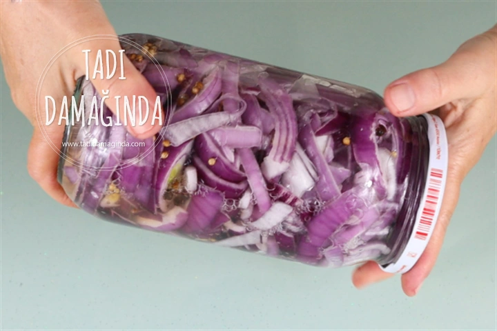 Kişnişli Karabiberli Mor (Kırmızı) Soğan Turşusu