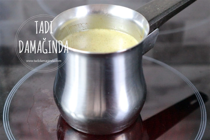 Zerdeçallı Vegan Sütlü Kahve