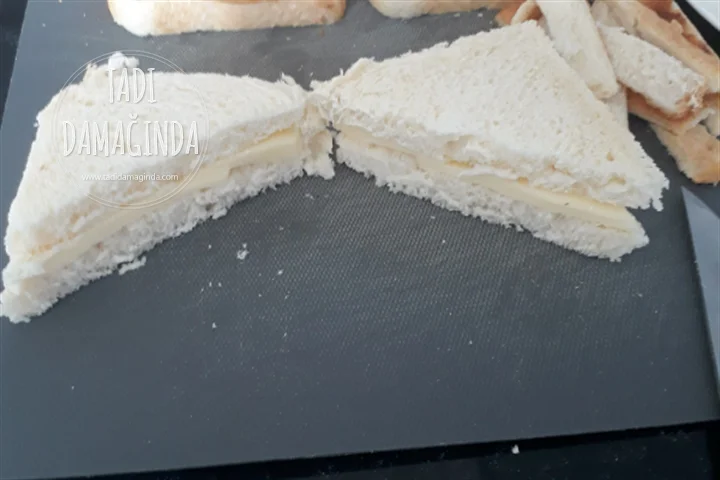 Fransız Tostu (Kaşarlı Yumurtalı Ekmek)