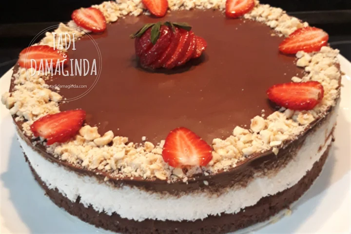 Hindistan Cevizli Çikolatalı Pasta