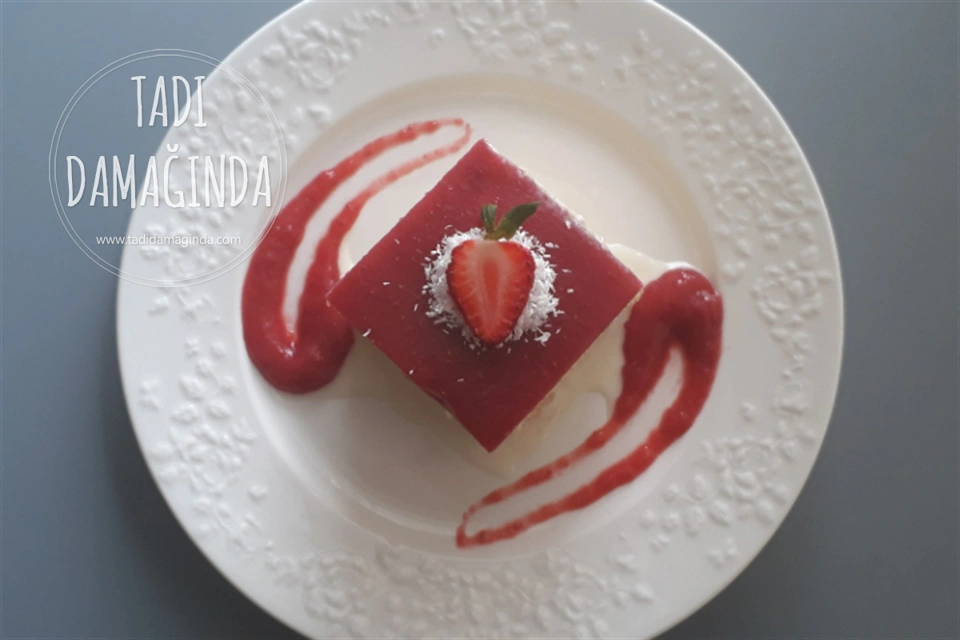 Kıvamı Şahane Çilekli Trileçe
