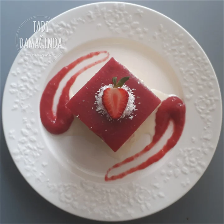 Kıvamı Şahane Çilekli Trileçe
