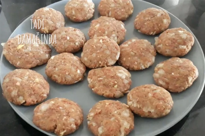 Fırında Köfteli Brüksel Lahanası