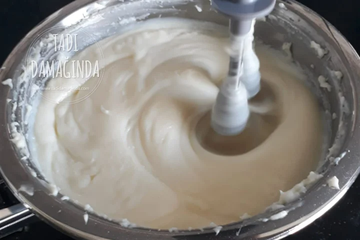 Muhteşem Dokusuyla Bardakta Bisküvili Muhallebi