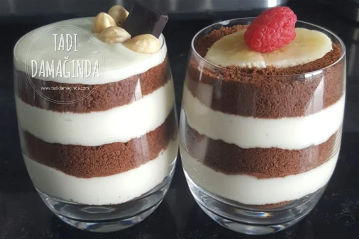 Muhteşem Dokusuyla Bardakta Bisküvili Muhallebi