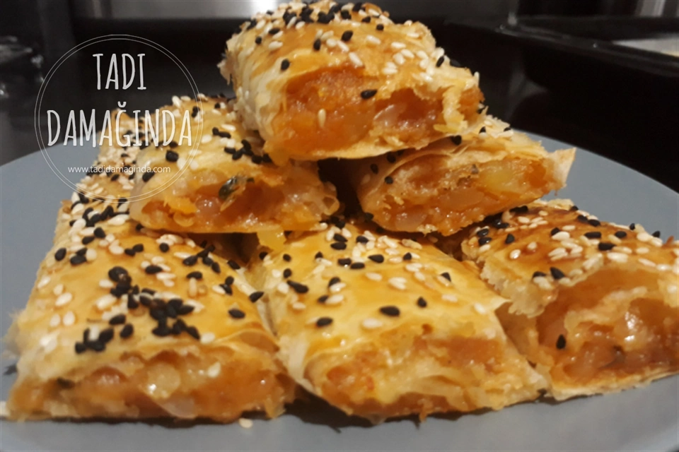 Patatesli Tepsi Böreği