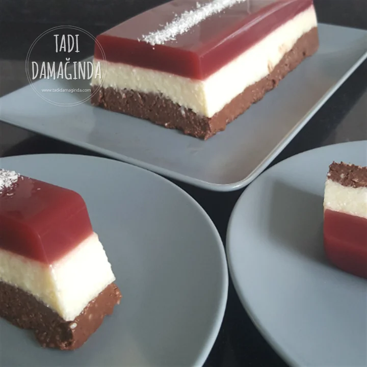 3 Renkli İrmikli Muhallebi