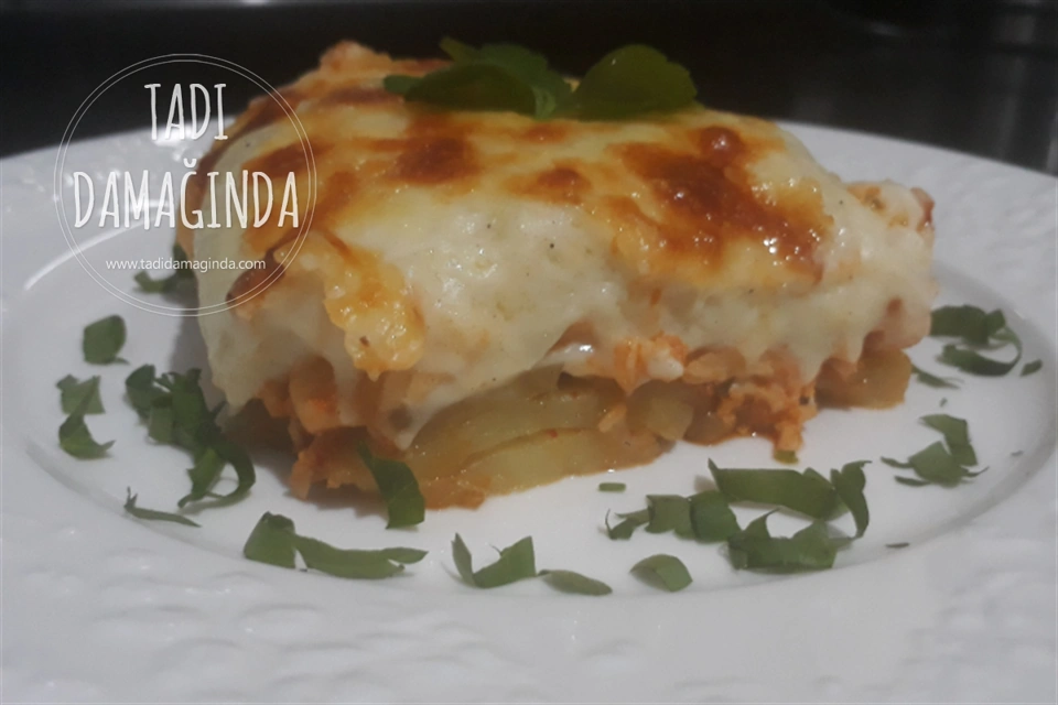 Beşamel Sos ile Patatesli Tavuk