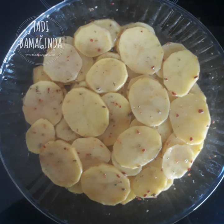 Beşamel Sos ile Patatesli Tavuk