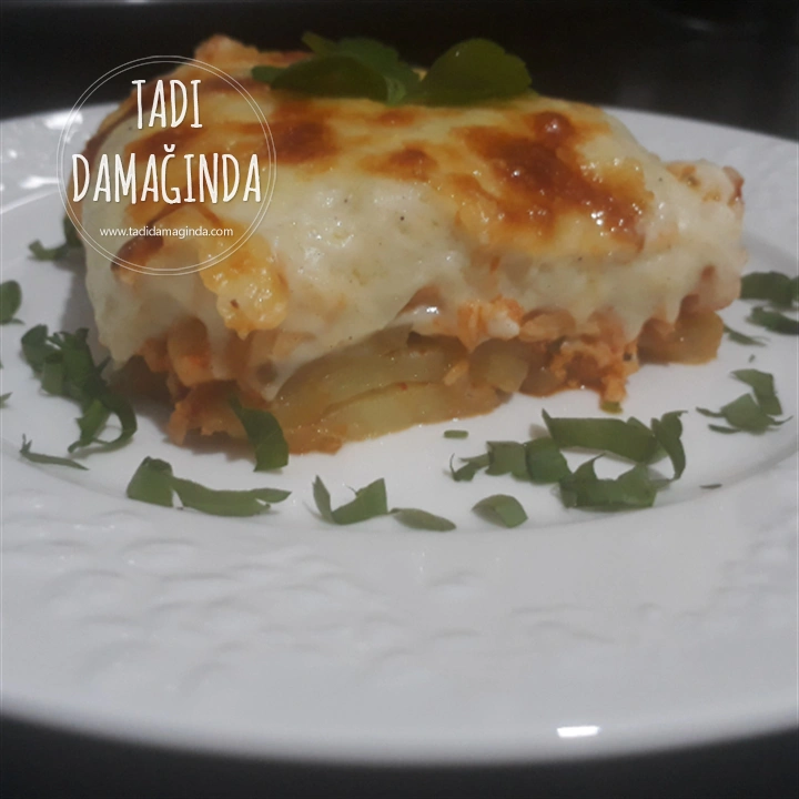 Beşamel Sos ile Patatesli Tavuk