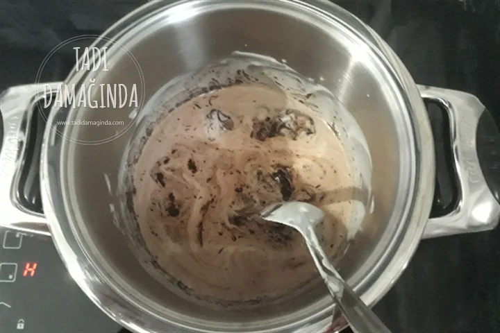 Bisküvili Çikolatalı Muhallebi Sarması