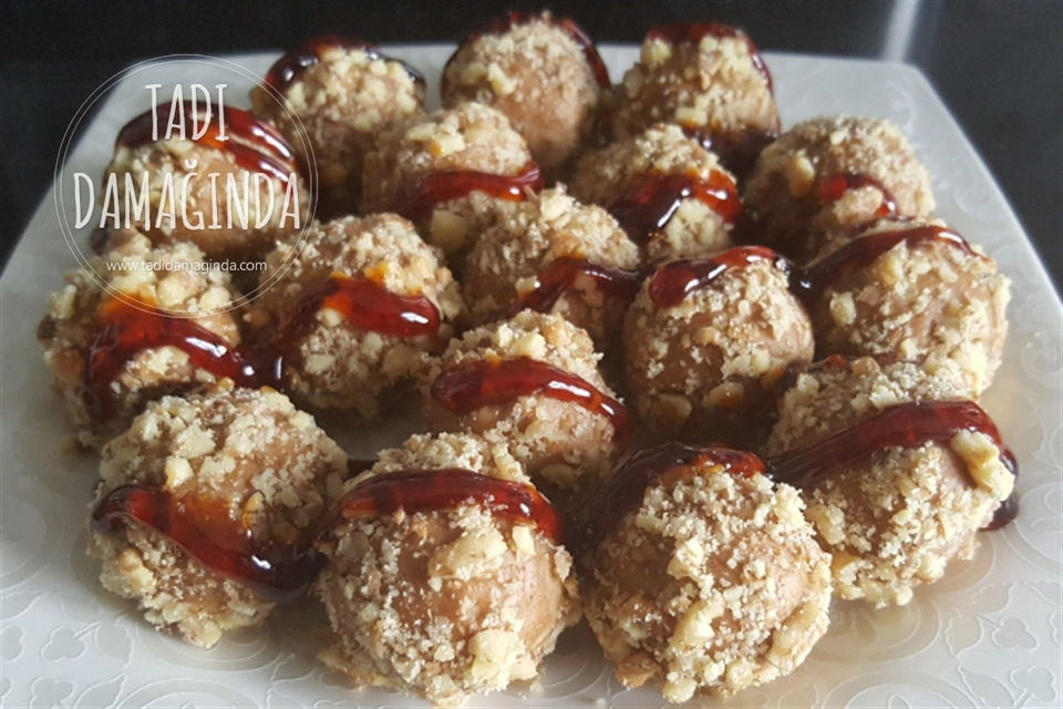 4 Malzemeli Elmalı Bisküvili Toplar