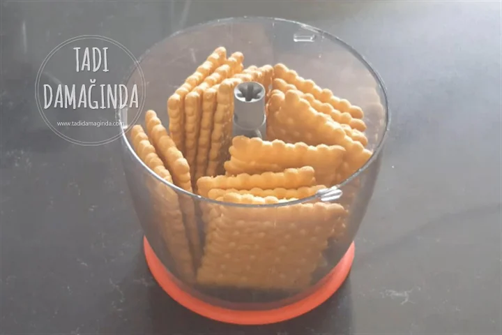 4 Malzemeli Elmalı Bisküvili Toplar