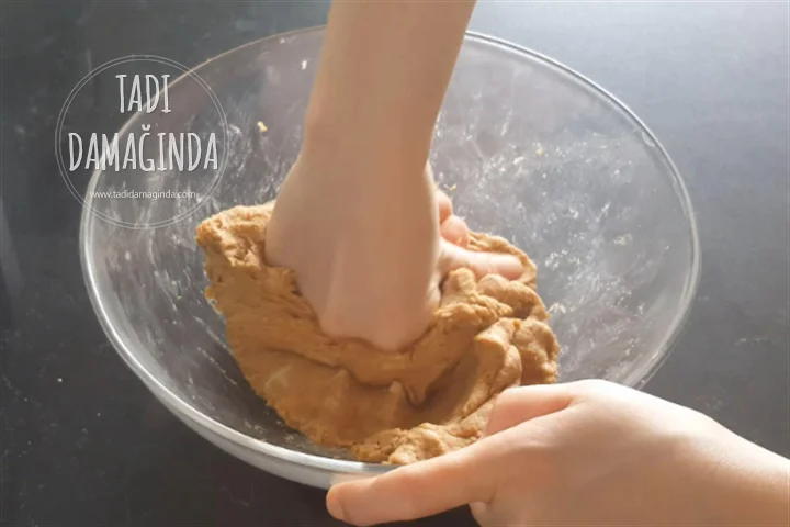 4 Malzemeli Elmalı Bisküvili Toplar