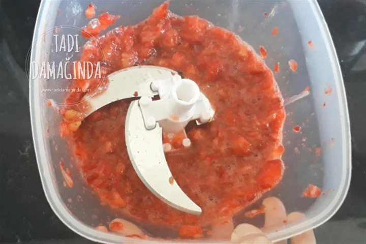 Çikolata Kaplı Bisküvili Çilekli Enfes Toplar