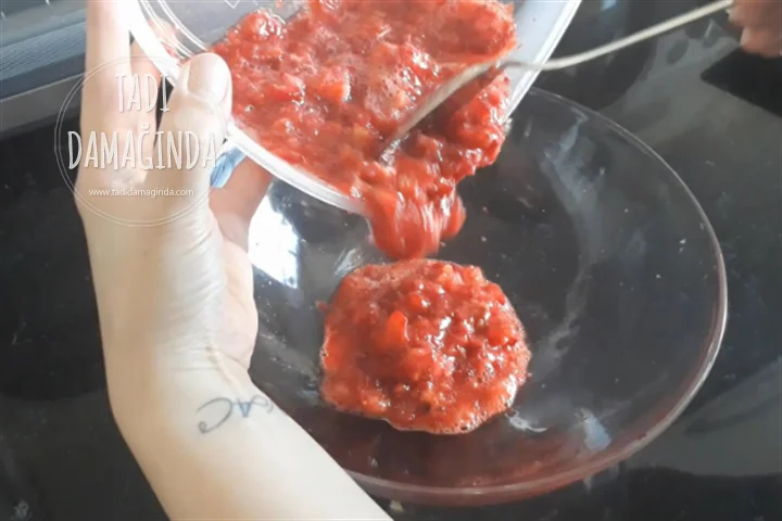 Çikolata Kaplı Bisküvili Çilekli Enfes Toplar