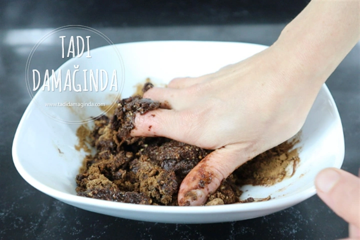 Keçiboynuzlu Fındıklı Kakaolu Toplar (Rafine Şekersiz Glütensiz Vegan)