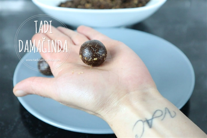 Keçiboynuzlu Fındıklı Kakaolu Toplar (Rafine Şekersiz Glütensiz Vegan)