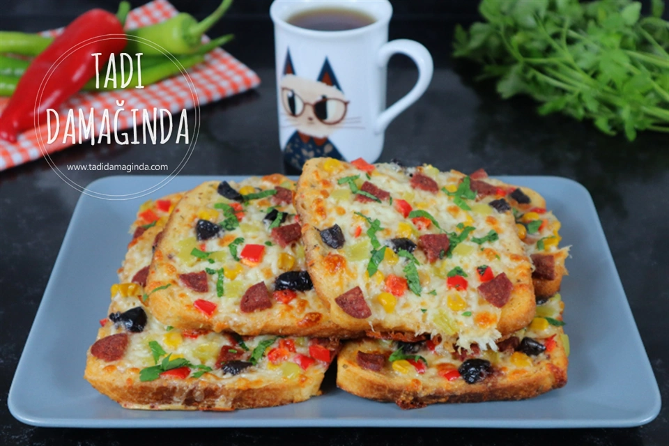 Fırında Yumuşacık Pizza Ekmekler